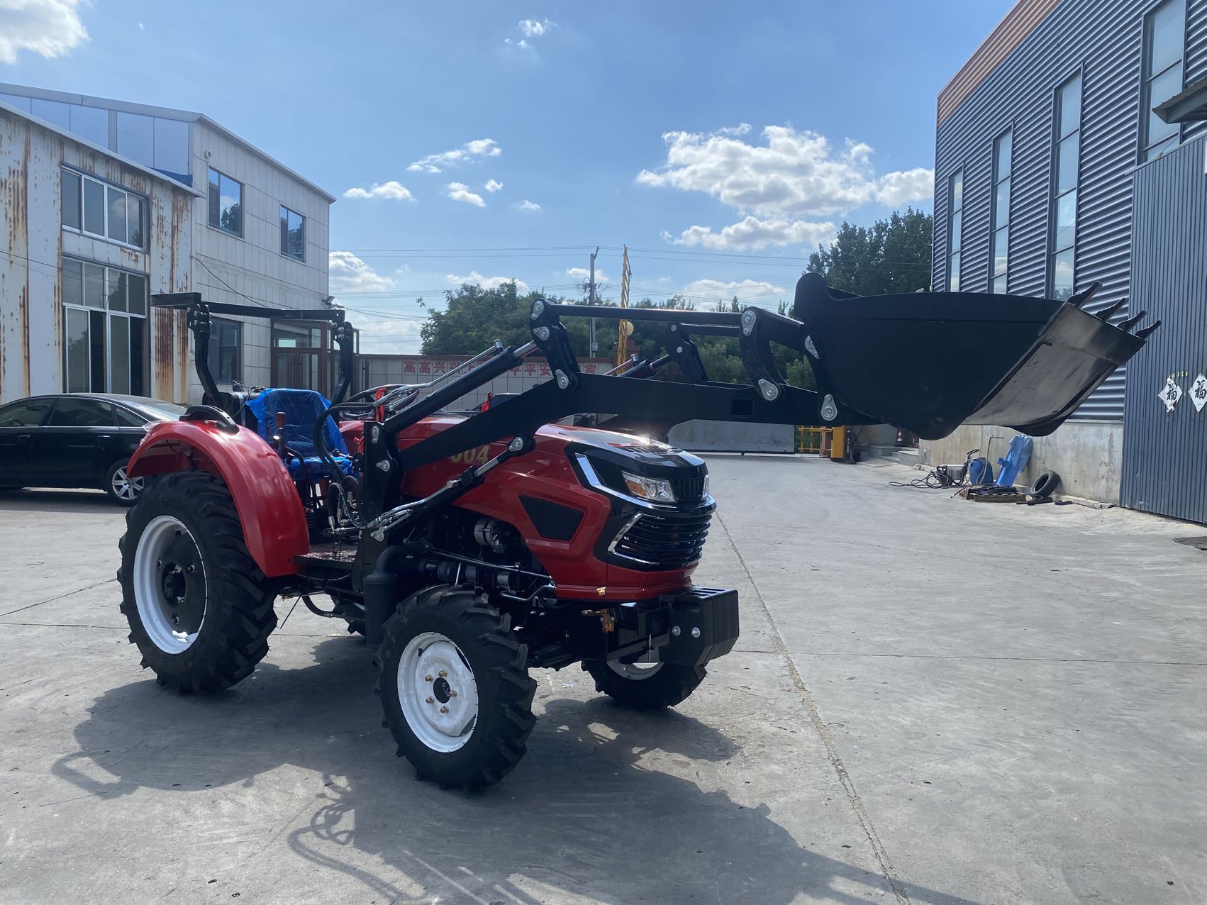 Czterokołowy ciągnik rolniczy  – Tractor Backhoe recenzja i cena